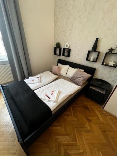 Spring Roses Downtown Boutique Apartment 2 ON THE FAMOUS VÁCI FASHION STREET FREE COFFEE, TEE