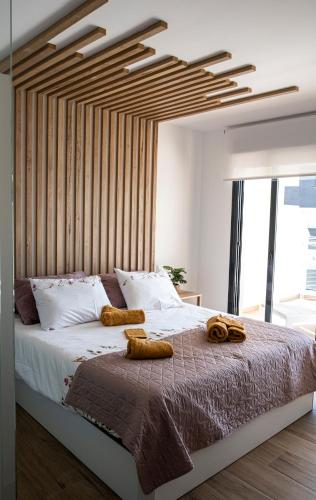 a bedroom with a large bed with two towels on it at Casa Velapi - 2 Bedroom apartment in Los Alcázares