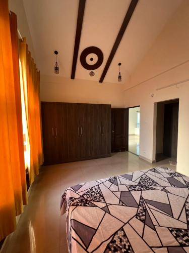 Lova arba lovos apgyvendinimo įstaigoje Saket Bhusattva 4BHK Luxurious Villa