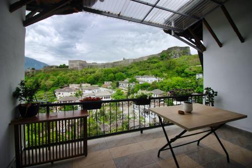 a balcony with a table and a view at Emblematic House Apartment 1 in Gjirokastër
