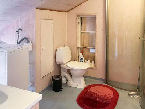 Ванная комната в Holiday home UDDEVALLA XLI