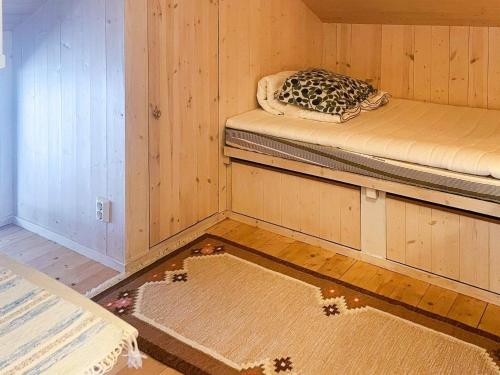 Кровать или кровати в номере Holiday home UDDEVALLA XLI