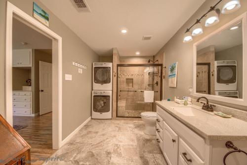 a bathroom with a washer and dryer at Zipp Away LD 728 in New Braunfels