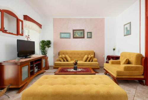 Телевизор и/или развлекательный центр в villa branka