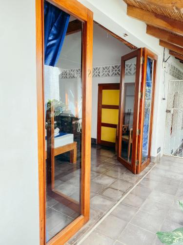a room with two glass doors and a table at Hotel il Padrino in Granada