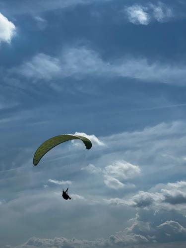 a person riding a parachute in the sky at Hochkogelhaus - flying oasis, Hohe Wand in Maiersdorf