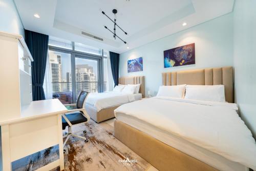 Una cama o camas en una habitación de Paramount Midtown Hotel, Burj Khalifa Views