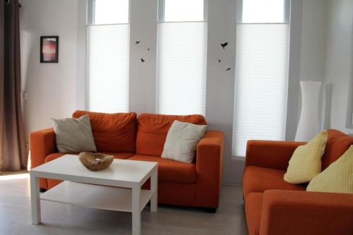 Posezení v ubytování Schönes Ferienhaus in Wervershoof mit Garten, Grill und Terrasse