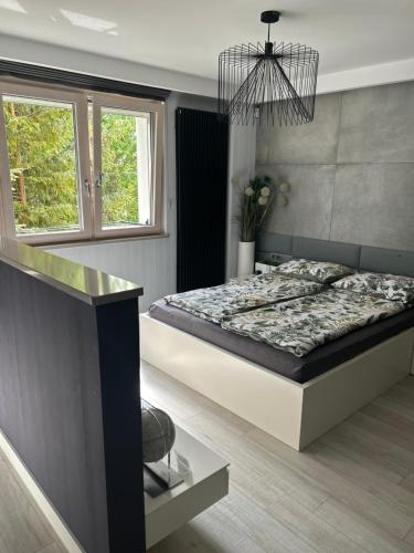 Кровать или кровати в номере Apartament Redłowo