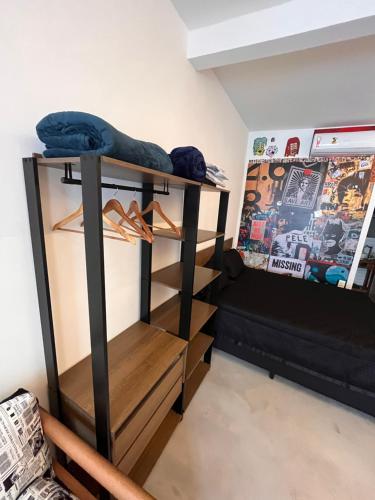 a room with a shelf with shoes and a bed at Pousada Bat N Breakfast No Beco do Batman in Sao Paulo