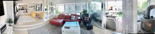 a living room with a couch and a table at Ferienhaus direkt am See in Wervershoof