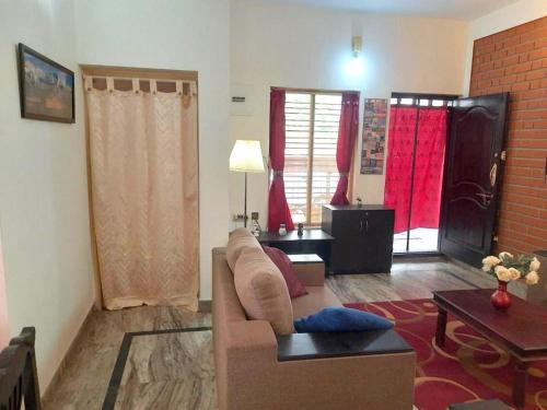 Χώρος καθιστικού στο Two Bedroom Independent Als Home