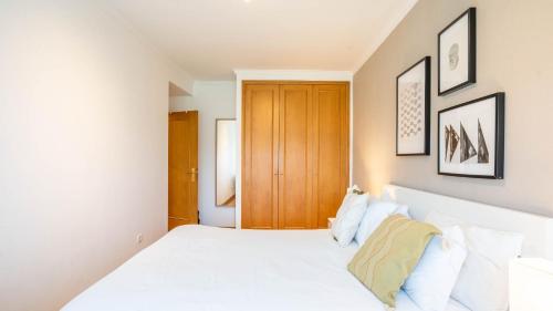 Infante Cozy 1BR w Parking by LovelyStay