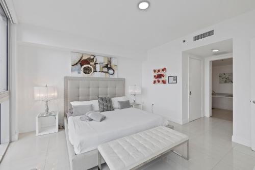 Φωτογραφία από το άλμπουμ του 2B2B w Water View - FREE Parking - Pool - Lux Spa στο Μαϊάμι