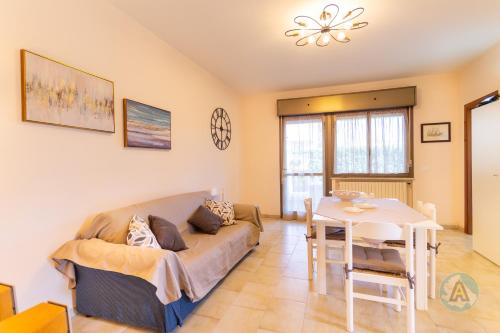 Χώρος καθιστικού στο villino con giardino sul mare