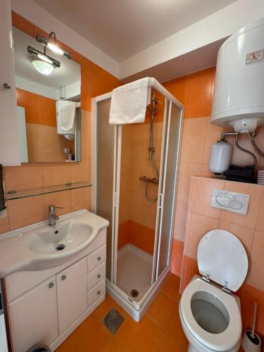 Apartments Mirjanaにあるバスルーム