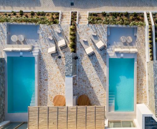 Piscine de l'établissement Solus Suites Milos ou située à proximité