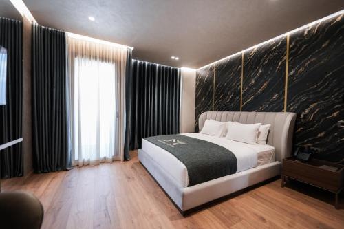 Una cama o camas en una habitación de Marinaj Hotel & SPA