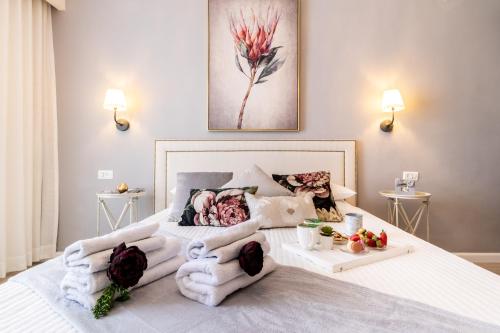 a bedroom with a bed with towels on it at King David Apartment - J&J in Jerusalem