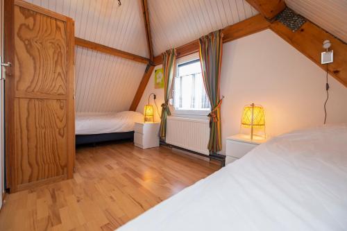 Postelja oz. postelje v sobi nastanitve Luxe 4p huis met SAUNA bij Grevelingenmeer!