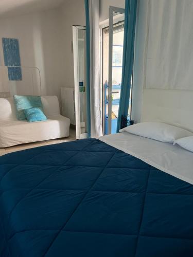 a bedroom with a blue blanket on a bed at B&B Villa Méditerranée con park in Trani