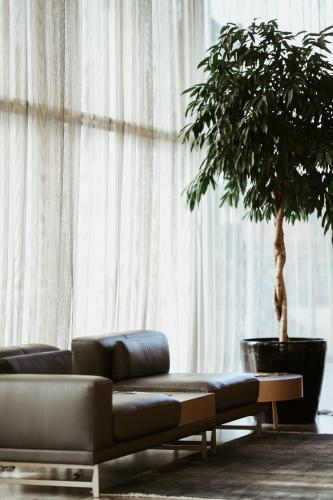 Un lugar para sentarse en Marinaj Hotel & SPA