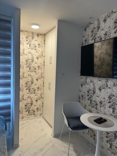 Μια τηλεόραση ή/και κέντρο ψυχαγωγίας στο Apartman CITY CENTER 2