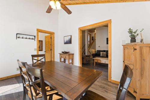 Et tv og/eller underholdning på Antlers Pointe 09 by Estes Park Condos