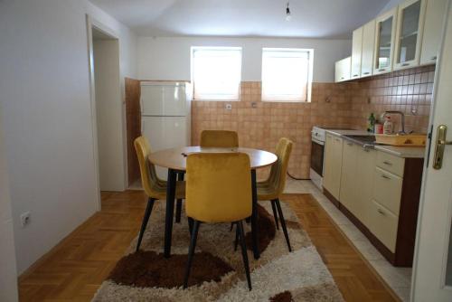 MODI Apartmentsにあるキッチンまたは簡易キッチン