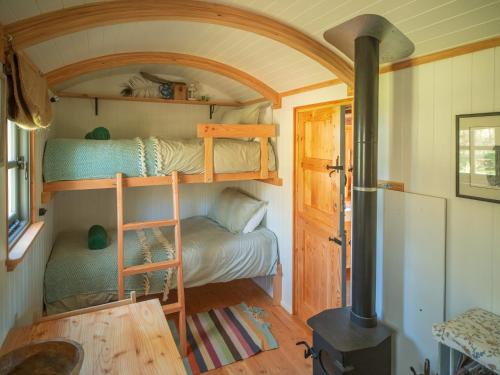 Cama o camas de una habitación en Bamff Ecotourism