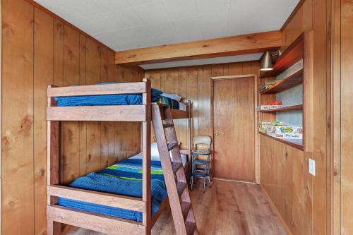 Postel nebo postele na pokoji v ubytování Sunnyside Cabin