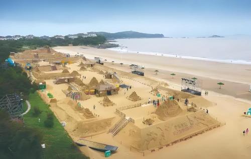 an aerial view of a sand castle on a beach at Pinxiayuan Apartment in Lvcheng Resort in Zhoushan