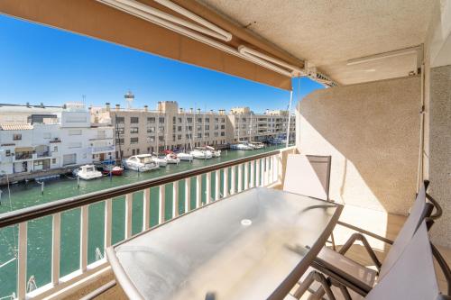 WELCS APARTAMENTO 145 EMP con vistas al canal