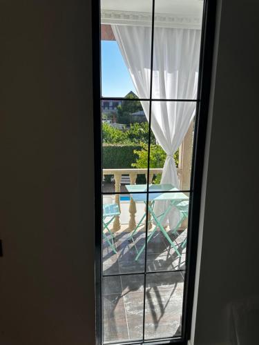 Garden Lounge Hotelにあるバルコニーまたはテラス