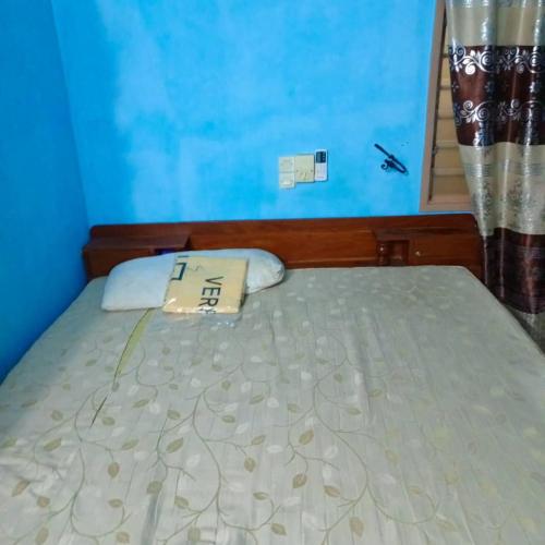a bed in a room with a pillow on it at Villa meublée Arconville 2 Chambre in Abomey-Calavi