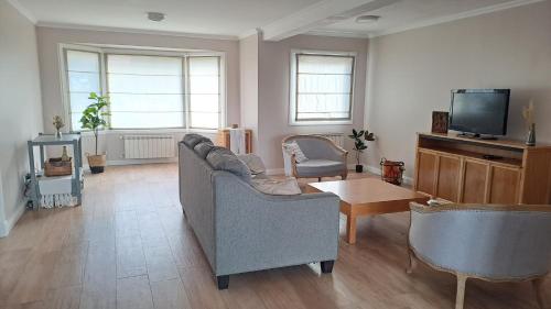 Et tv og/eller underholdning på La casa de techo turquesa