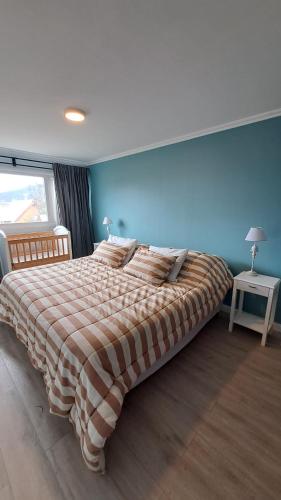 En eller flere senge i et værelse på La casa de techo turquesa