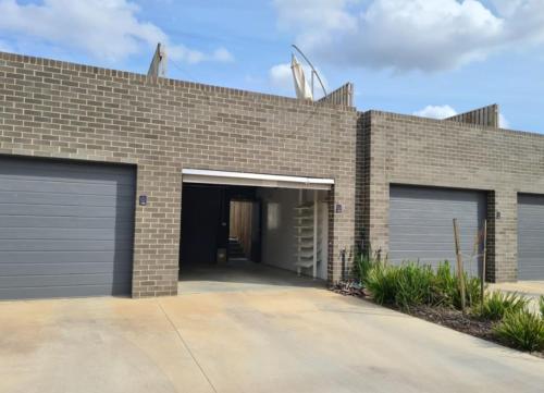 Φωτογραφία από το άλμπουμ του Light Filled 2BR 2BA Townhouse - Hosted by CanStay σε Belconnen