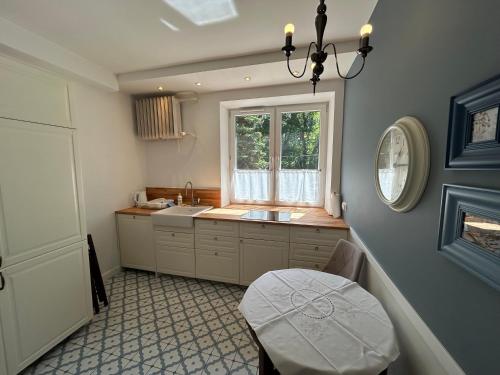 Kuchyň nebo kuchyňský kout v ubytování Cybulskiego Guest Rooms