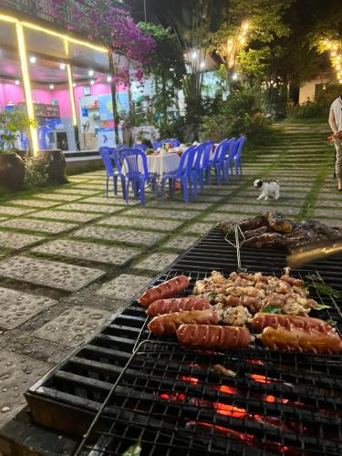 a grill with many different types of food on it at Tran Chau Garden Home in Cat Ba