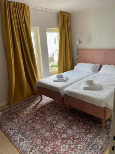 a bedroom with two twin beds and a window at Retreat Villa, Full Amenities, up to 40ppl in Lisbon
