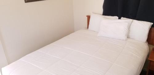 Ліжко або ліжка в номері 075A Affordable Getaway near South Rim Sleeps 2