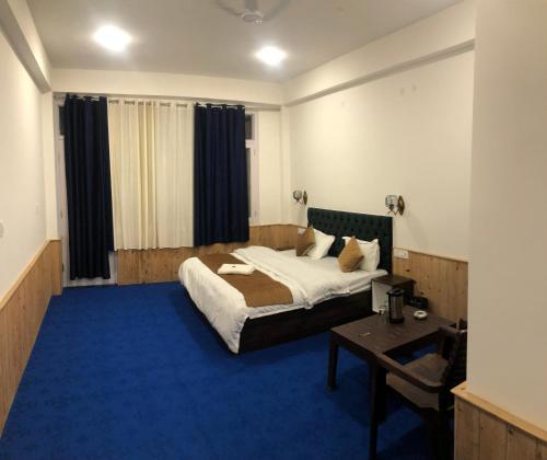 מיטה או מיטות בחדר ב-Kheer Bhawani Villa