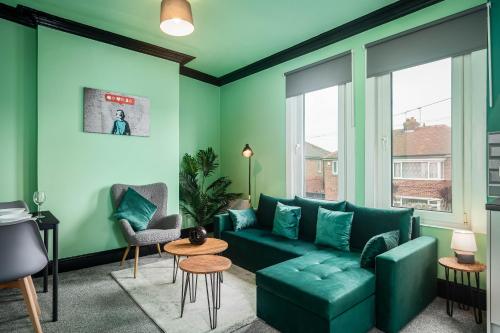 a living room with a green couch and chairs at Social Media Adventure - 3 Bedroom - City Centre - Doncaster in Balby