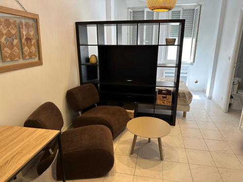 STUDIO REFAIT A NEUF CENTRE DE NICE