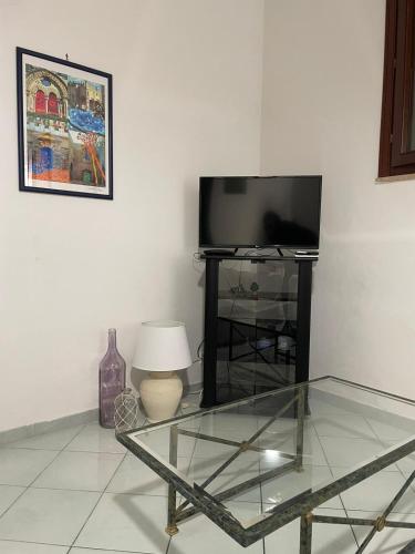 Μια τηλεόραση ή/και κέντρο ψυχαγωγίας στο [DURING HOME] - Delightful apartment inside a farmhouse