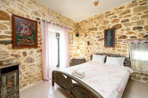 Fotografie z fotogalerie ubytování Anna's Stone House v destinaci Stavroménos