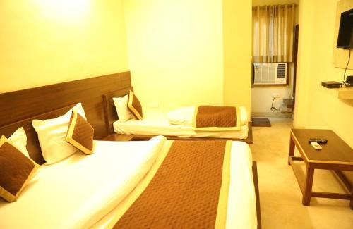 Postel nebo postele na pokoji v ubytování HOTEL SAGUN