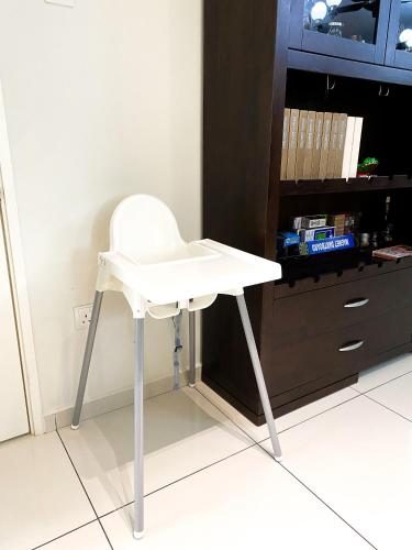 a white stool sitting in front of a tv at 5BR5B in Skudai, 15mins to UTM&Sutera, 7-16pax, WiFi in Skudai