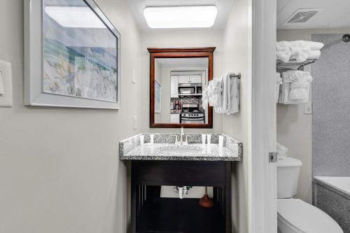 Et badeværelse på Boardwalk Resort 537